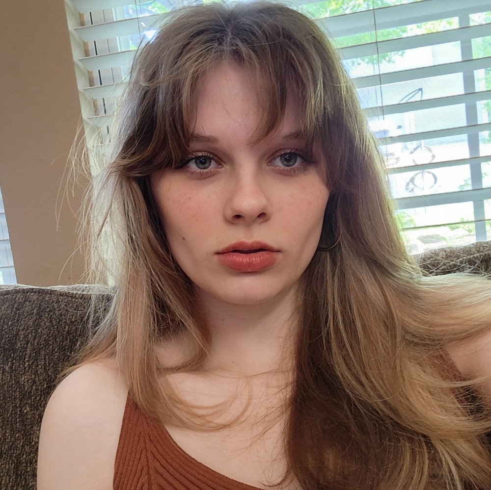 Meet your Posher, Abigail